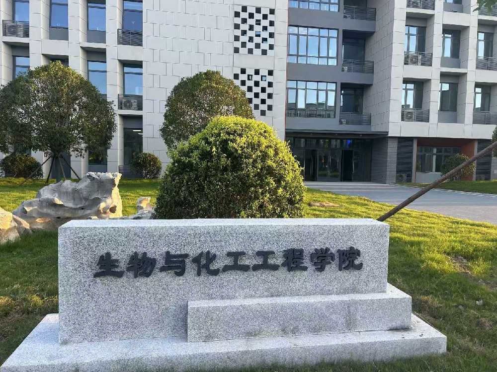 延长县扬州职业大学体育场高杆灯项目